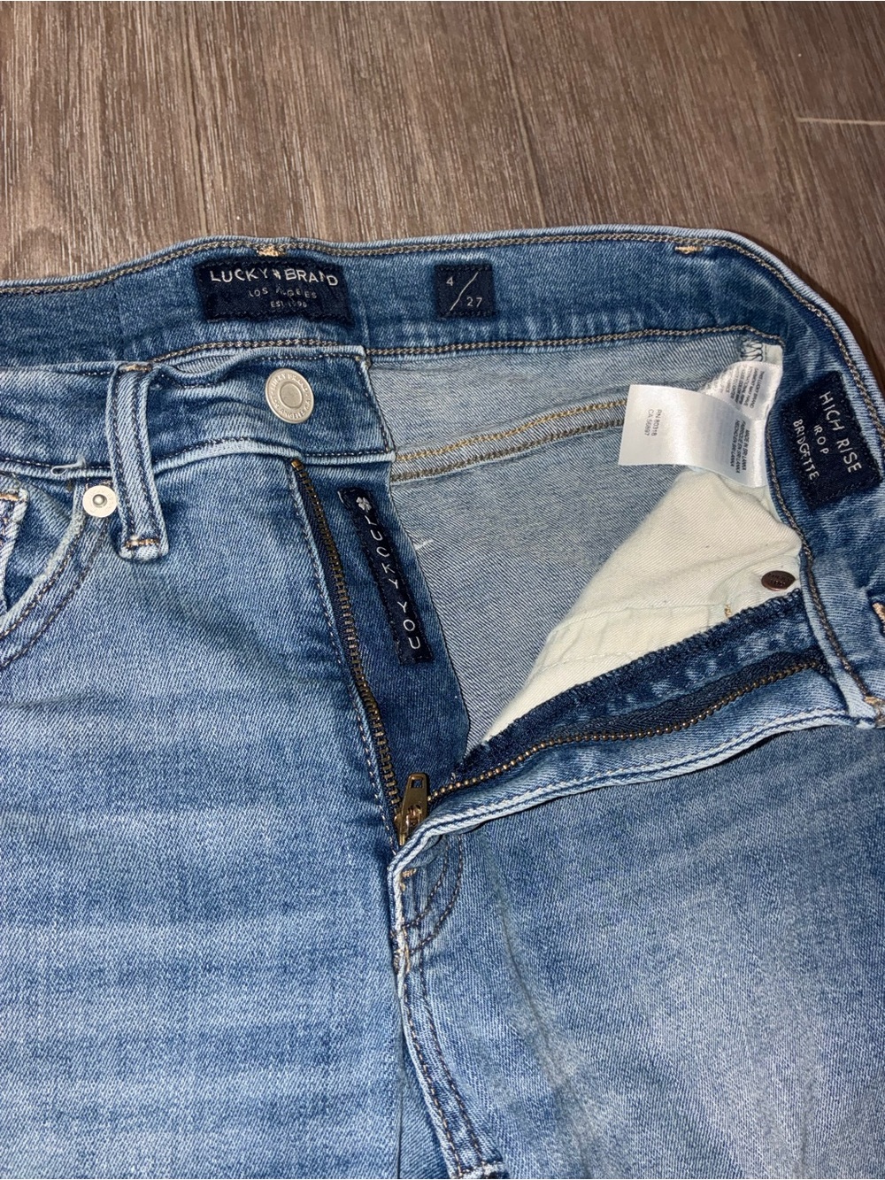 Lucky Brand High-Rise Jeans in Light Wash Blue